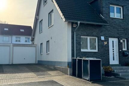 Doppelhaushälfte mit Einbauküche, Wintergarten und Garage 5 zimmer