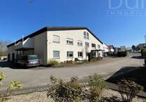 Repräsentatives Gewerbeobjekt mit Wohneinheit, Büros, Halle und Garagen, 3486 m² Grundst.