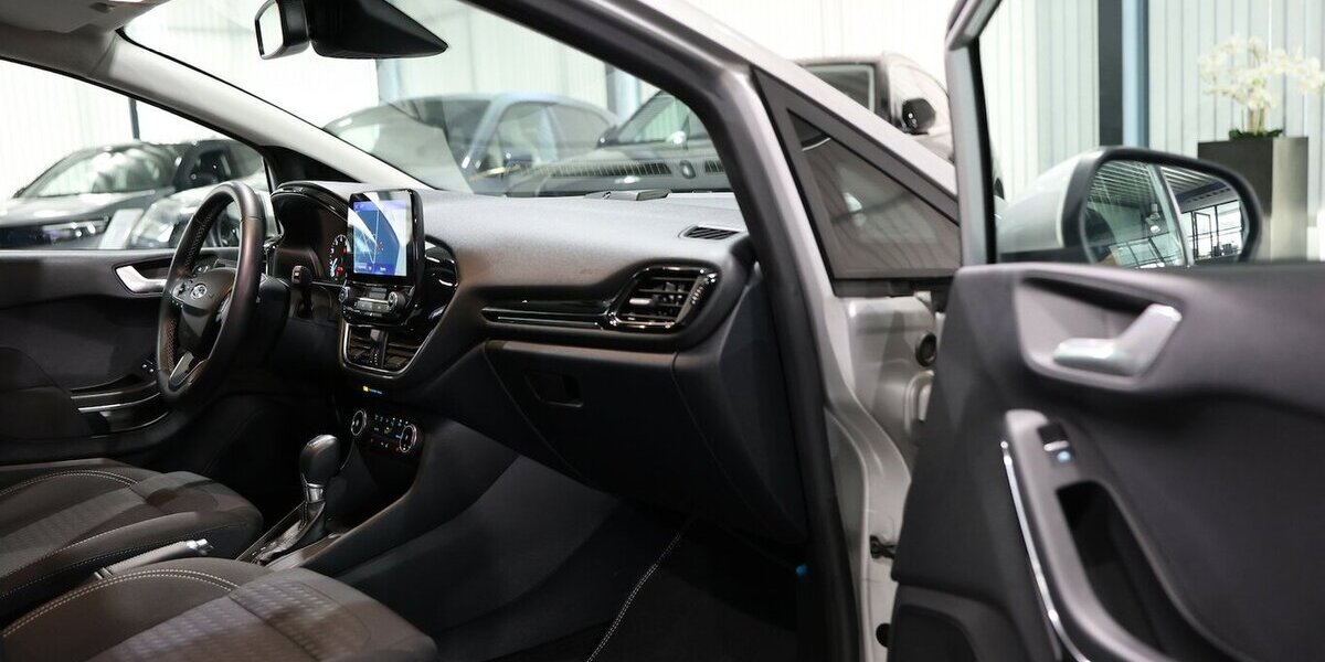 Ford Fiesta 1.0 EB TITANIUM / AUTOMATIK / LED / B&O 73.000 km 13.991 &euro; Hamm 59077
