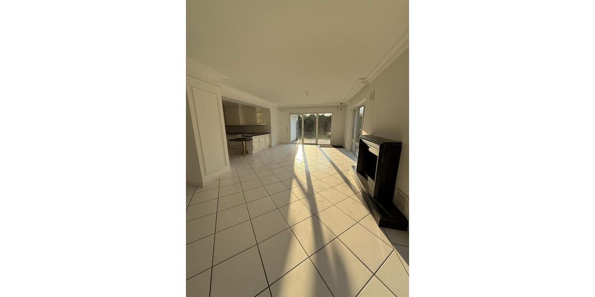 Doppelhaushälfte Soest - 6 Zimmer, 200 m&sup2;, 2.000&euro; | Angebot:25857395