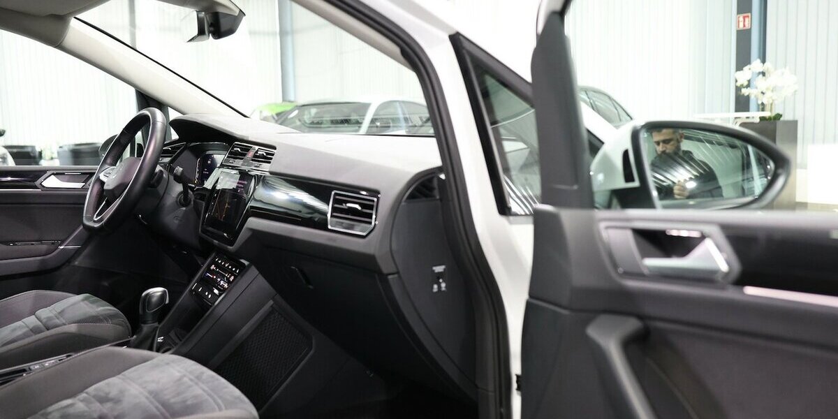 VW Touran 2.0 TDI DSG IQ Comfortline / 7-SITZE, LED 66.000 km 26.777 &euro; Hamm 59077