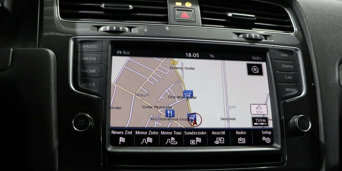 VW Golf E-GOLF VII DSG WHITE / LED / NAVI-DP+APPLE 52.000 km 12.577 &euro; Hamm 59077