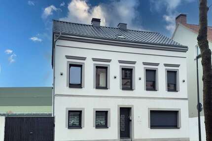 Haus zum Kaufen in Arnsberg 459.000 € 185 m² 8 zimmer