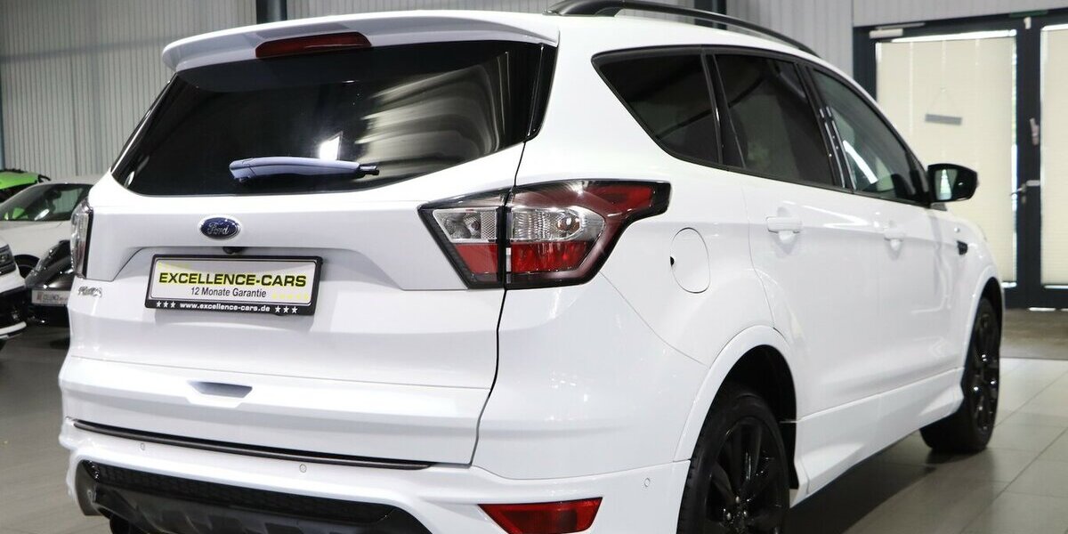 Ford Kuga ST-LINE SPORT WHITE & BLACK / XENON, LEDER 127.000 km 14.444 &euro; Hamm 59077