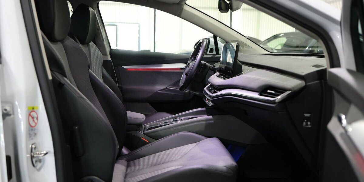 Skoda Enyaq IV 80 LOFT 94,8% / LEDER, AHK, WÄRMEPUMPE 127.000 km 26.991 &euro; Hamm 59077