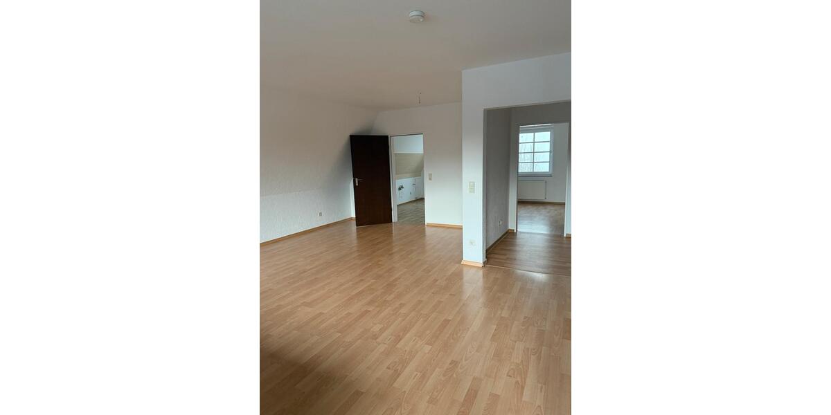 Großzüge helle Stadtwohnung mit separaten Zimmer (Büro) 3 zimmer