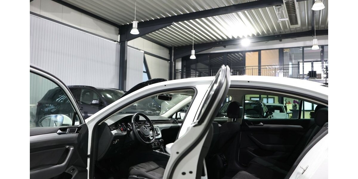 VW Passat 1.6 TDI Comfortline WHITE / MASSAGE+SHZ 176.000 km 9.999 &euro; Hamm 59077
