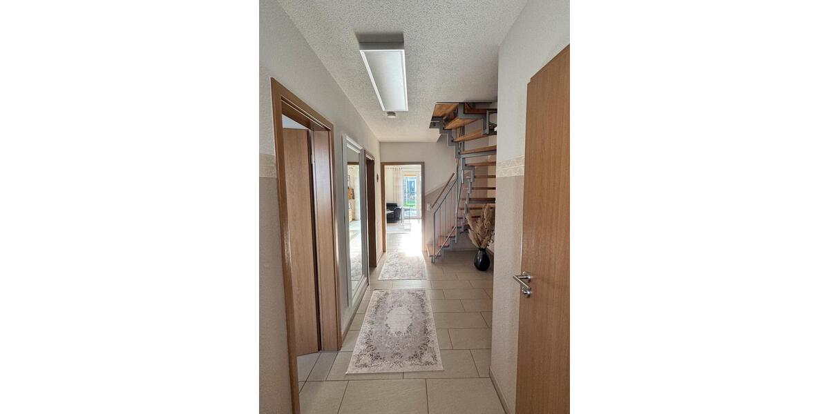 Doppelhaushälfte mit Einbauküche, Wintergarten und Garage 5 zimmer