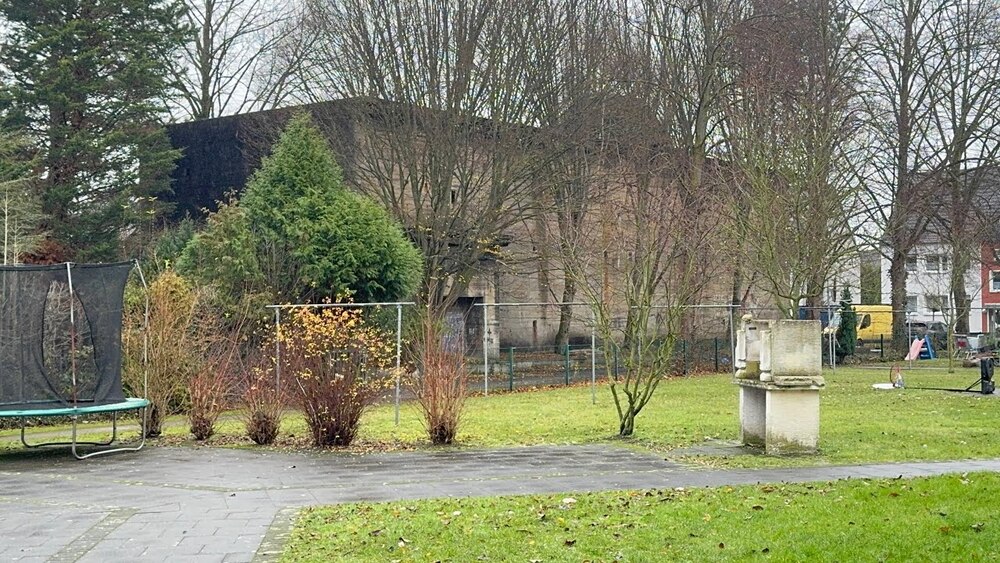 SOCIALCLUB, LAGERBOX ODER SURVIVAL CAMP? 25 zimmer