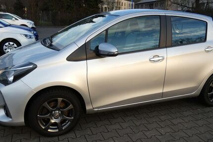 Toyota Yaris 102.000 km 8.800 &euro; Bergkamen 59192