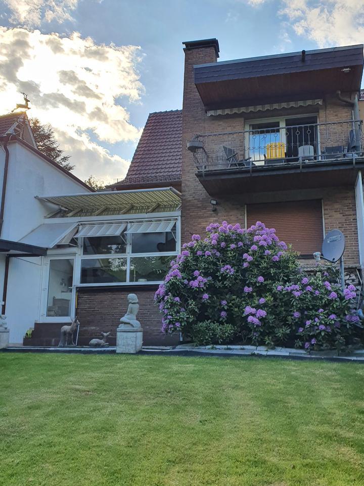 Doppelhaushälfte mit EinliegerWohnung, Teichgarten & Wintergarten