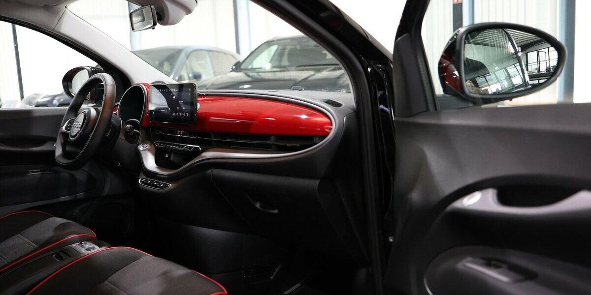 Fiat 500e RED BLACK / 98,8% / VIRTUAL / APPLE+KAMERA 7.000 km 19.700 &euro; Hamm 59077