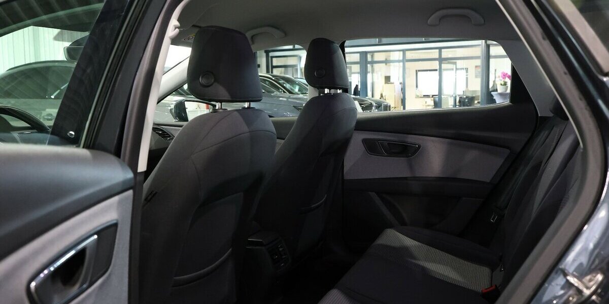 Seat Leon 1.6 TDI STYLE / NAVI-PLUS+APPLE+ANDROID 111.000 km 11.555 &euro; Hamm 59077