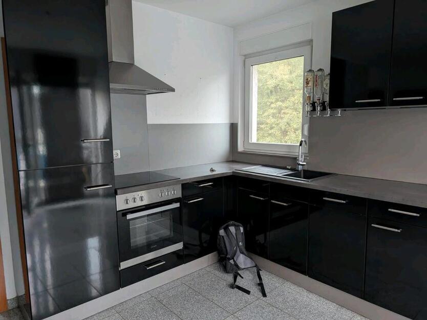 2 Zimmer Wohnung mit Einbauküche zimmer