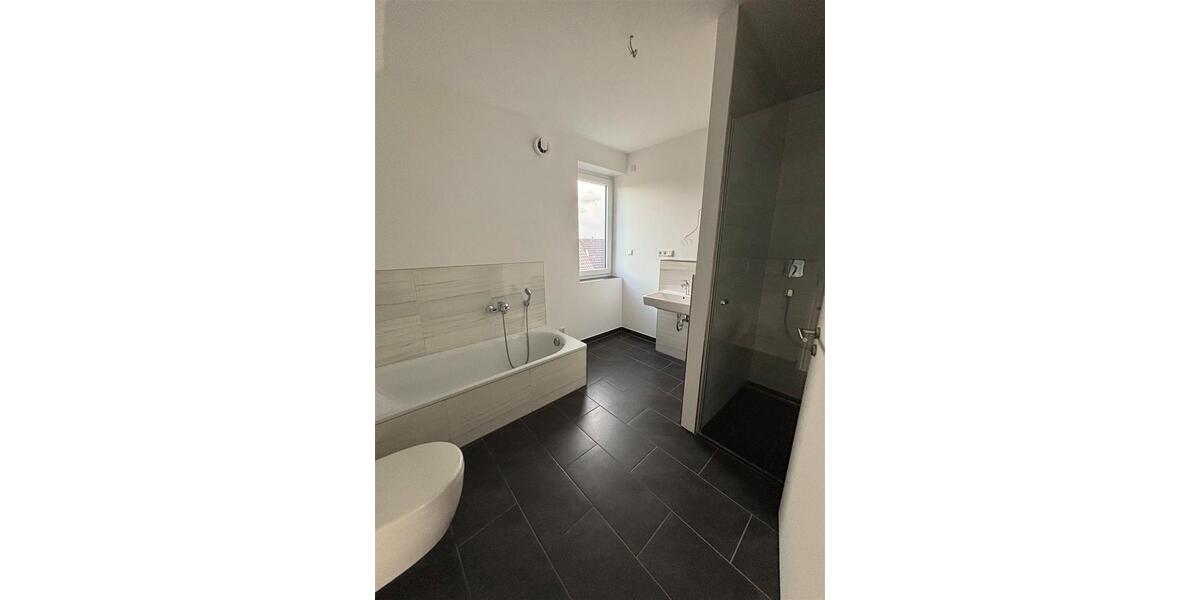 Schickes Penthouse - Wohnung mit Tiefgaragenstellplatz 3 zimmer