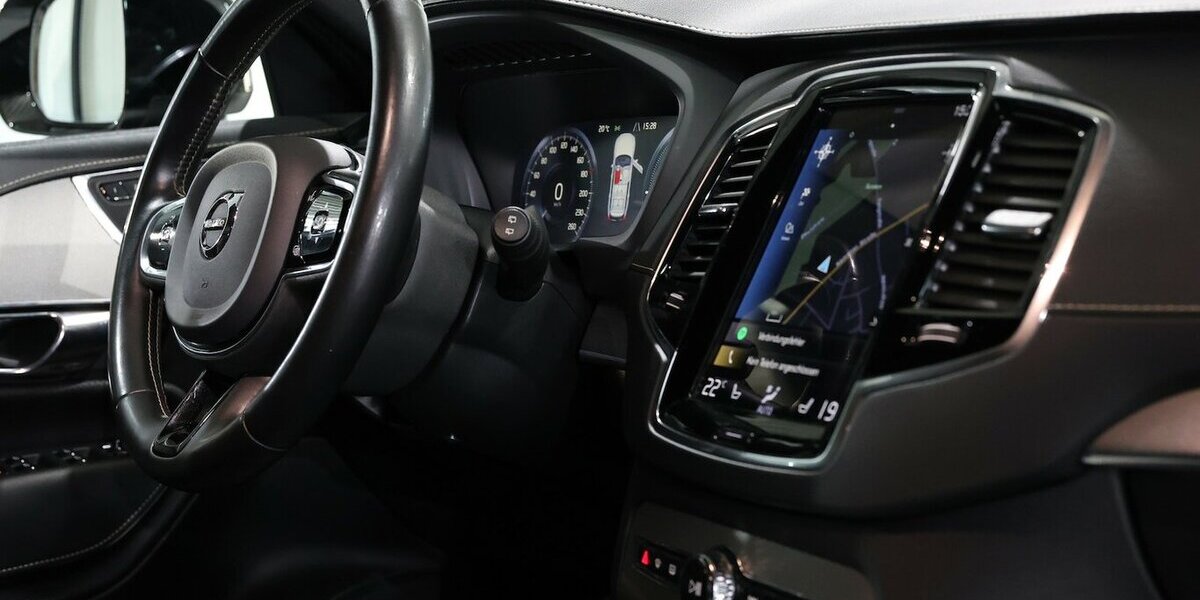 Volvo XC90 RECHARGE P-HEV AWD R-DESIGN SPORT 7-SITZER 137.000 km 36.991 &euro; Hamm 59077