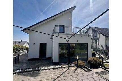 Haus Wickede (Ruhr) - 7 Zimmer, 250 m&sup2;, 575.000&euro; | Angebot:27121128