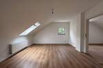 Frisch sanierte 44 m² Dachgeschoss-Singlewohnung - nur 3 Min. zum Phoenixsee, Dortmund-Schüren 2 zimmer