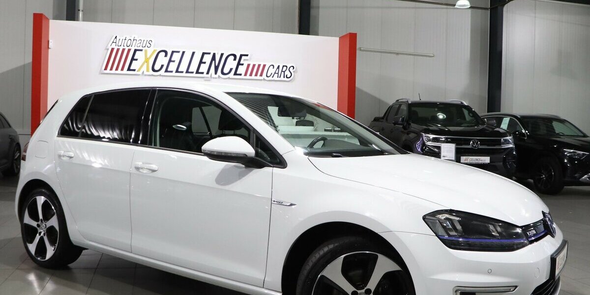 VW Golf E-GOLF VII DSG WHITE / LED / NAVI-DP+APPLE 52.000 km 12.577 &euro; Hamm 59077