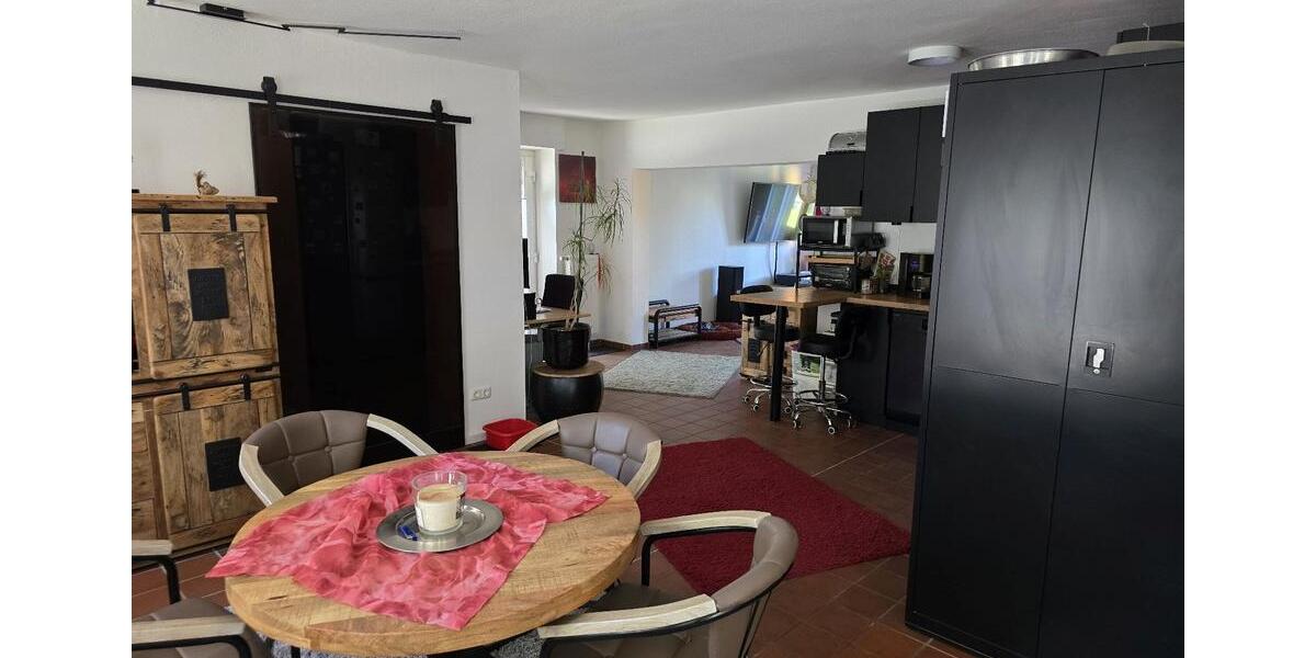 EG- Wohnung mit Garage und Garten 2.5 zimmer