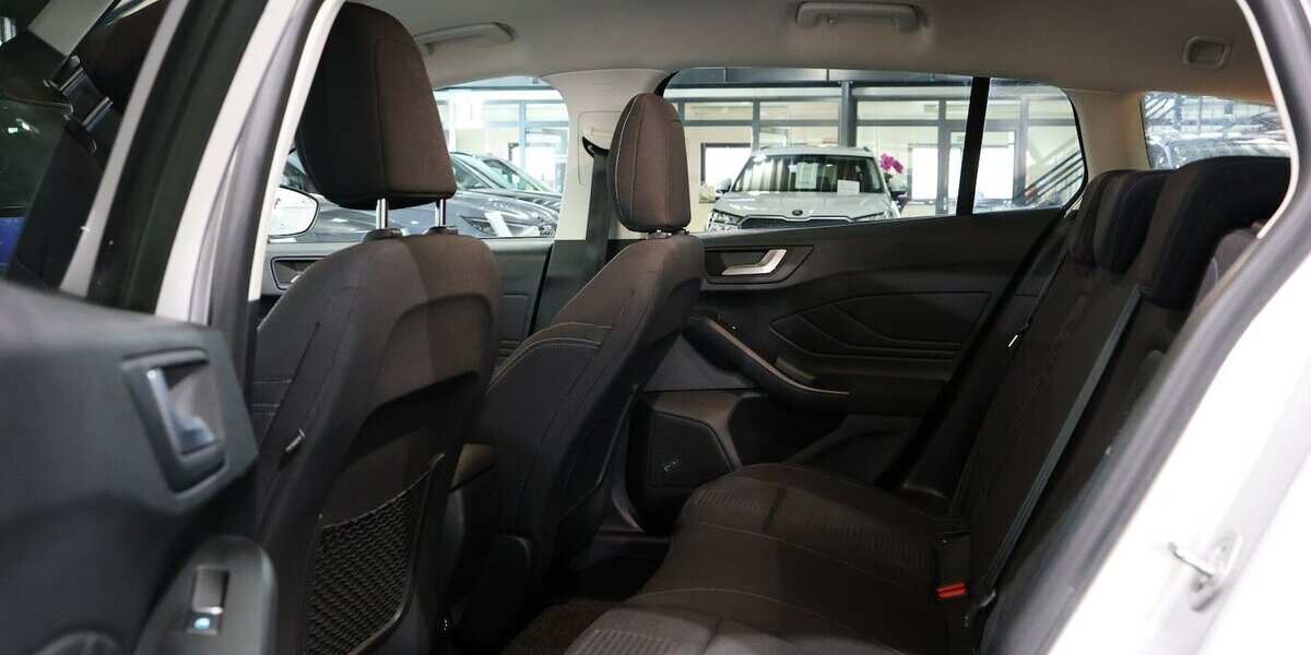 Ford Focus TUNIER 1.5 EB ACTIVE CROSS OVER / LED / 117.000 km 13.991 &euro; Hamm 59077