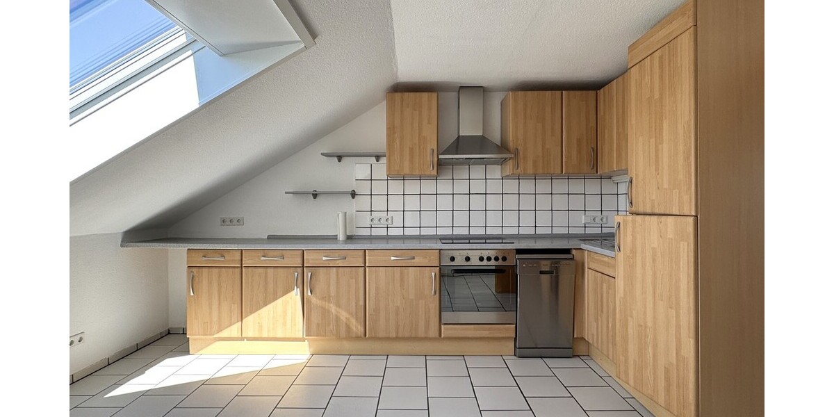 Helle 2-Zimmer-Wohnung im Dachgeschoss eines gepflegten Dreifamilienhauses! 2 zimmer