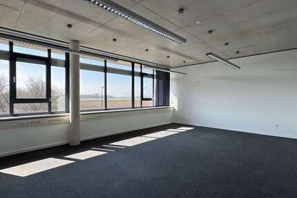 Büro in Gaimersheim 3.600 € 304.78 m²