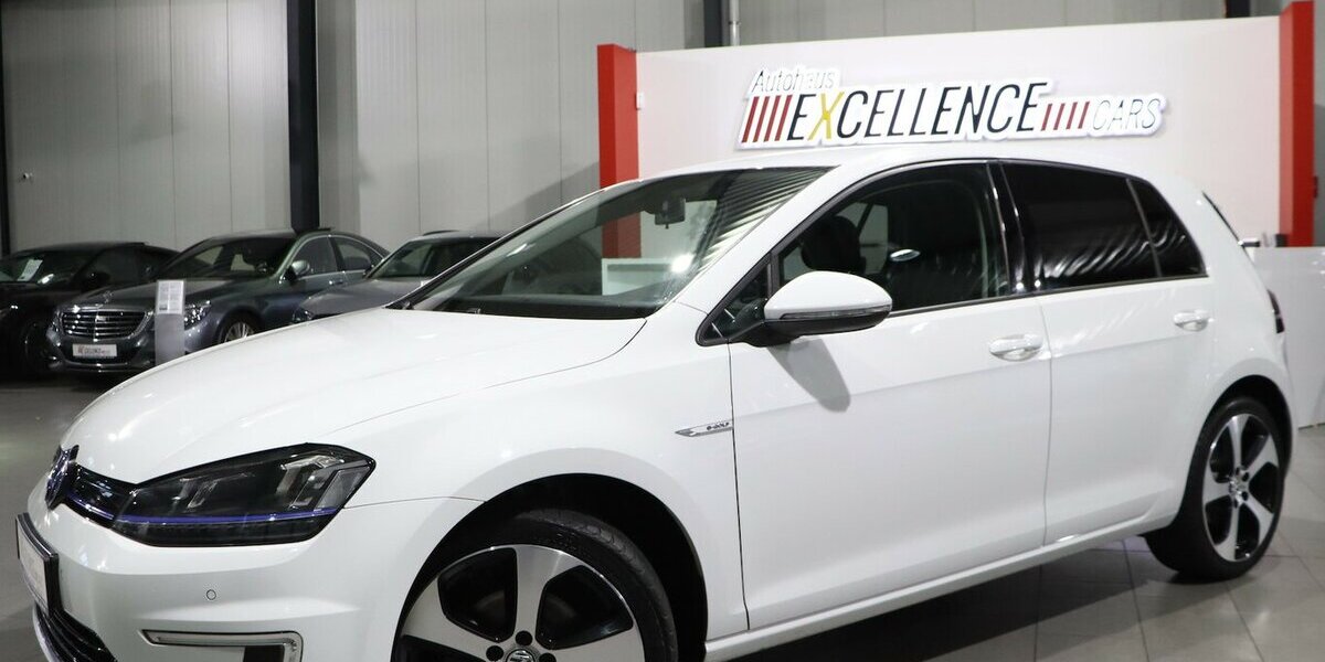 VW Golf E-GOLF VII DSG WHITE / LED / NAVI-DP+APPLE 52.000 km 12.577 &euro; Hamm 59077