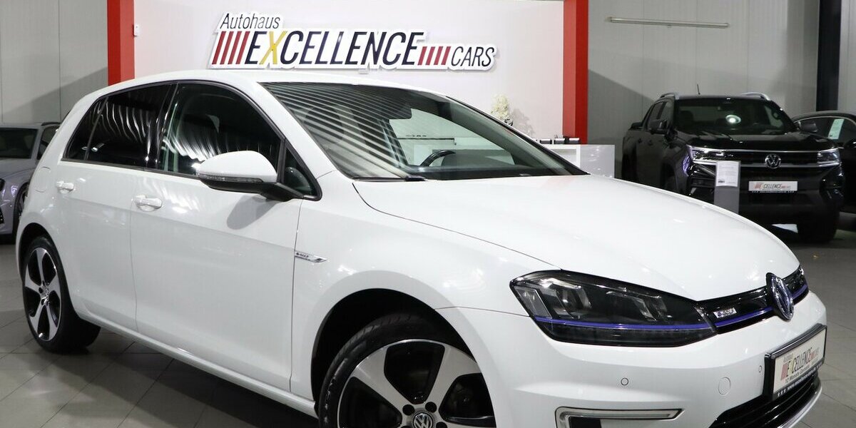 VW Golf E-GOLF VII DSG WHITE / LED / NAVI-DP+APPLE 52.000 km 12.577 &euro; Hamm 59077