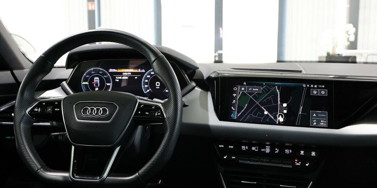 Audi e-tron GT QUATTRO / DAYTONA + BLACK / PANORAMA / 29.000 km 48.777 &euro; Hamm 59077