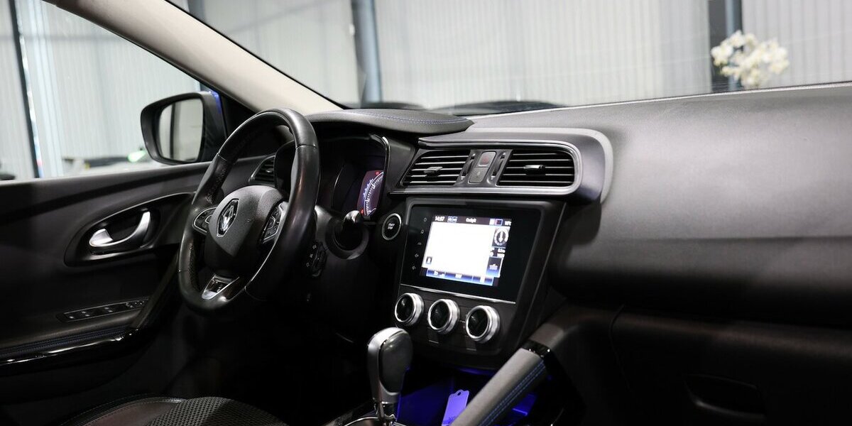 Renault Kadjar TCe 140 DELUXE / PANORAMA / LED-VISION 99.000 km 15.444 &euro; Hamm 59077