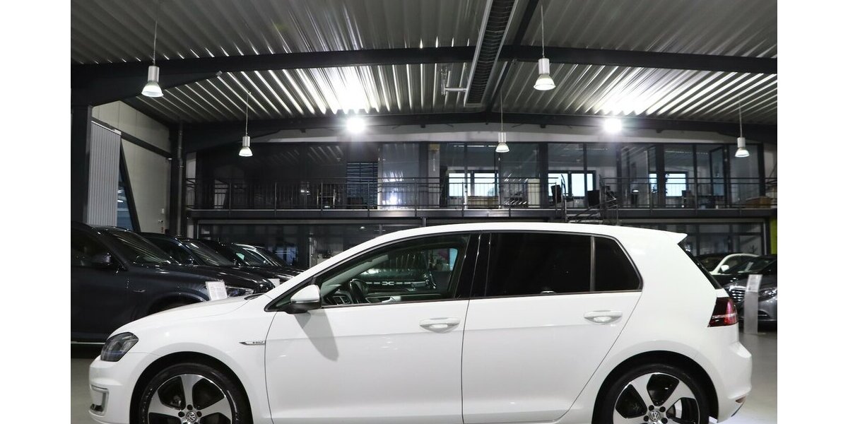 VW Golf E-GOLF VII DSG WHITE / LED / NAVI-DP+APPLE 52.000 km 12.577 &euro; Hamm 59077