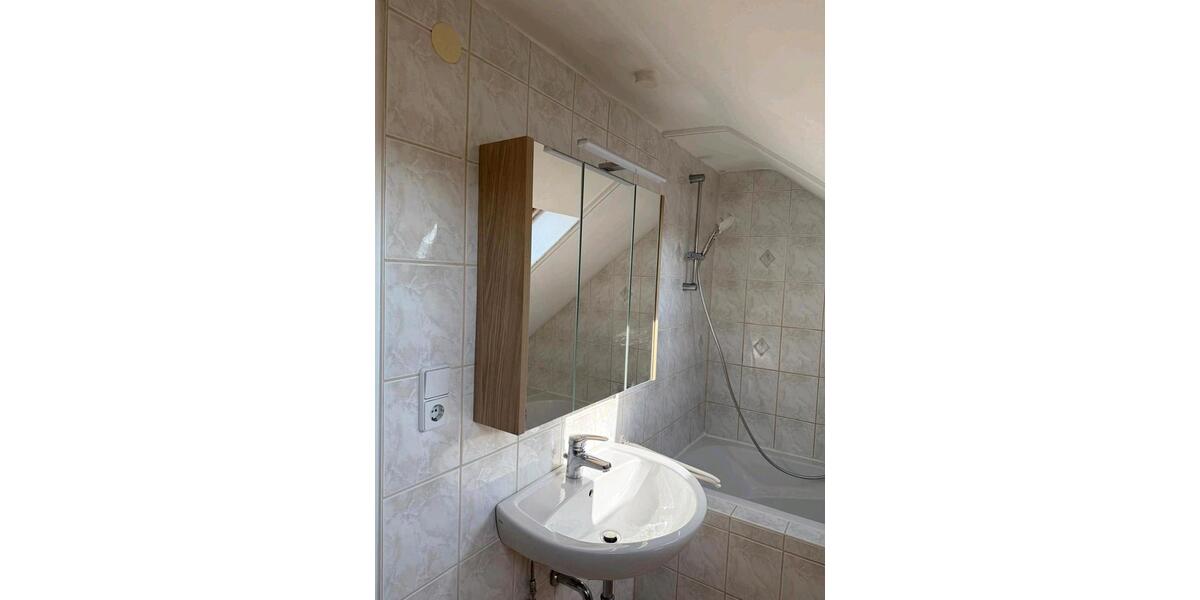 Gepflegte und moderne Mietwohnung im 3-FH in zentraler Lage 2.5 zimmer