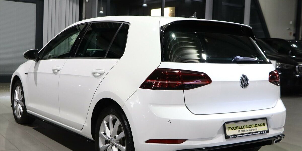 VW Golf VII 1.5 TSI HIGHLINE R-LINE SPORT BLACK LED 192.000 km 12.444 &euro; Hamm 59077