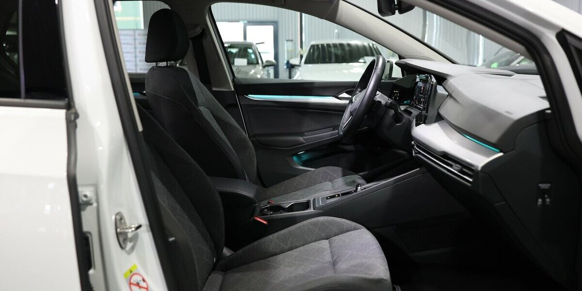 VW Golf VIII 2.0 TDI DSG LIFE IQ / NAVI+KAMERA, LED 53.000 km 22.222 &euro; Hamm 59077