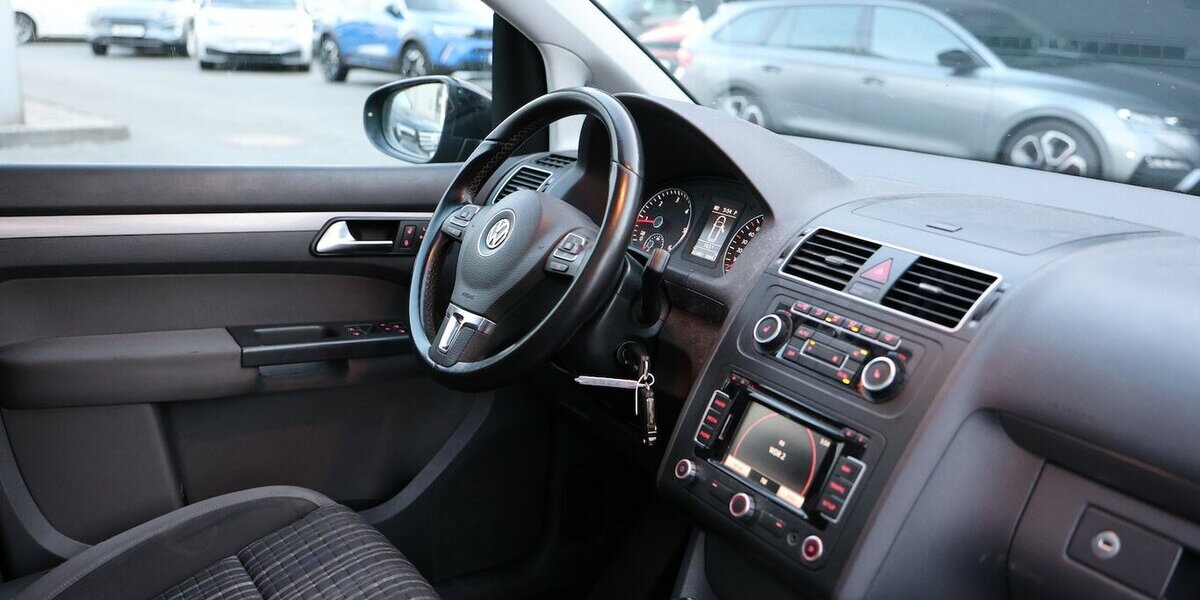 VW Touran CROSS 2.0 TDI DSG FAMILY / BI-XENON 260.000 km 5.902 &euro; Hamm 59077