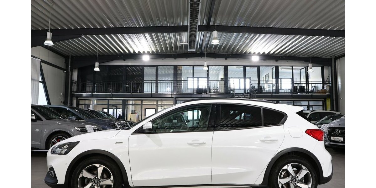 Ford Focus LIMOUSINE 1.5 EcoBlue ACTIVE WHITE / LED 83.000 km 14.331 &euro; Hamm 59077