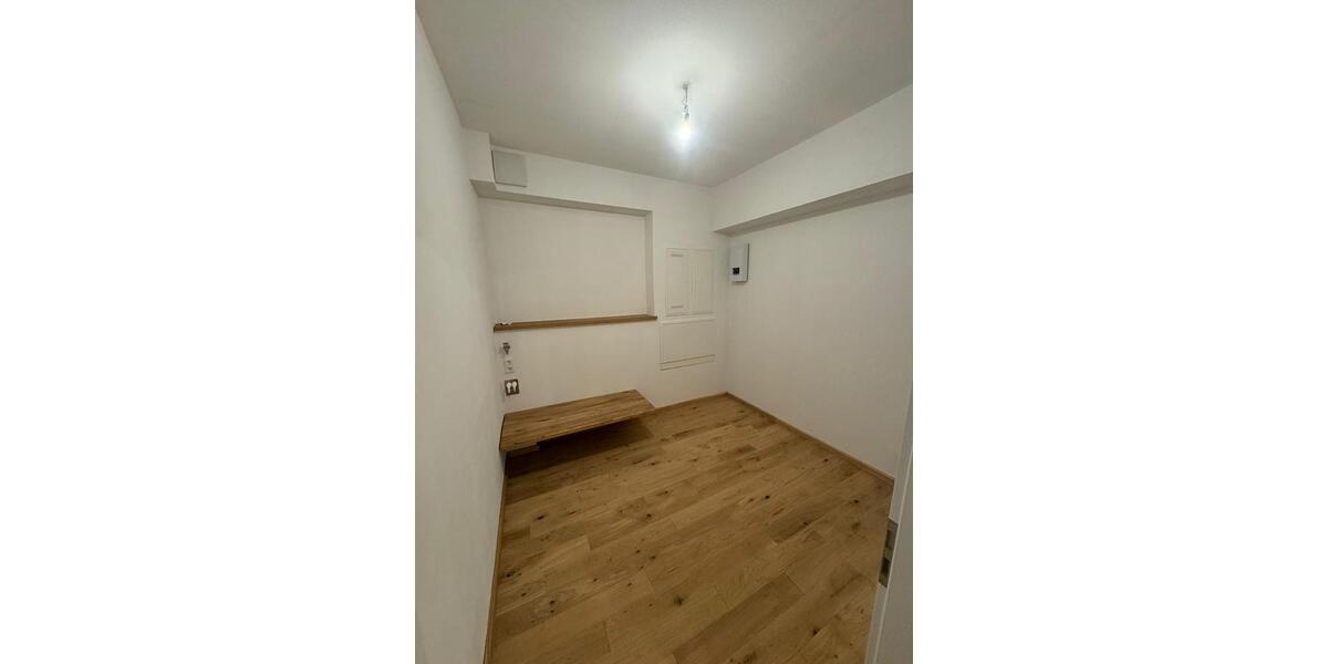 Große, kernsanierte Mietwohnung 5 zimmer