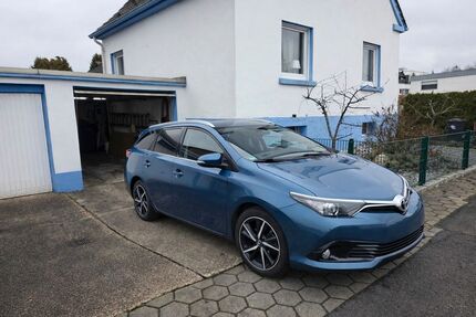 Toyota Auris 119.000 km 9.995 &euro; Hamm 59077