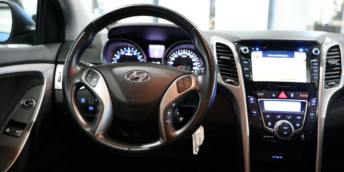 Hyundai i30 1.6 T-GDI STYLE / AUTOMATIK / NAVI+KAMERA 78.000 km 13.777 &euro; Hamm 59077