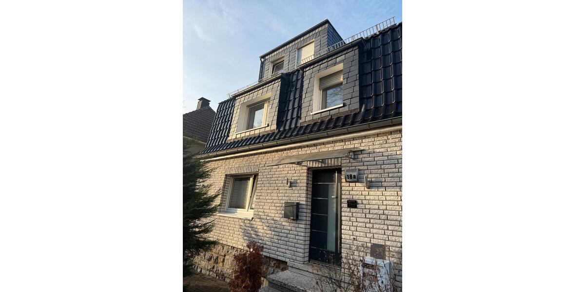 Doppelhaushälfte Menden (Sauerland) - 8 Zimmer, 205 m&sup2;, 220.000&euro; | Angebot:26886660