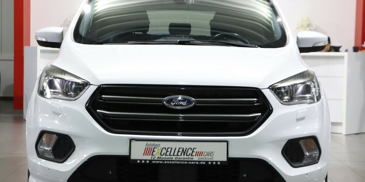 Ford Kuga ST-LINE SPORT WHITE & BLACK / XENON, LEDER 127.000 km 14.444 &euro; Hamm 59077