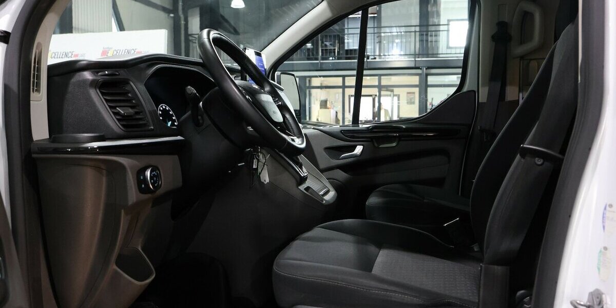 Ford Tourneo Custom 2.0 TDCI 320 L1 / 8-SITZER / NAVI 167.000 km 25.555 &euro; Hamm 59077