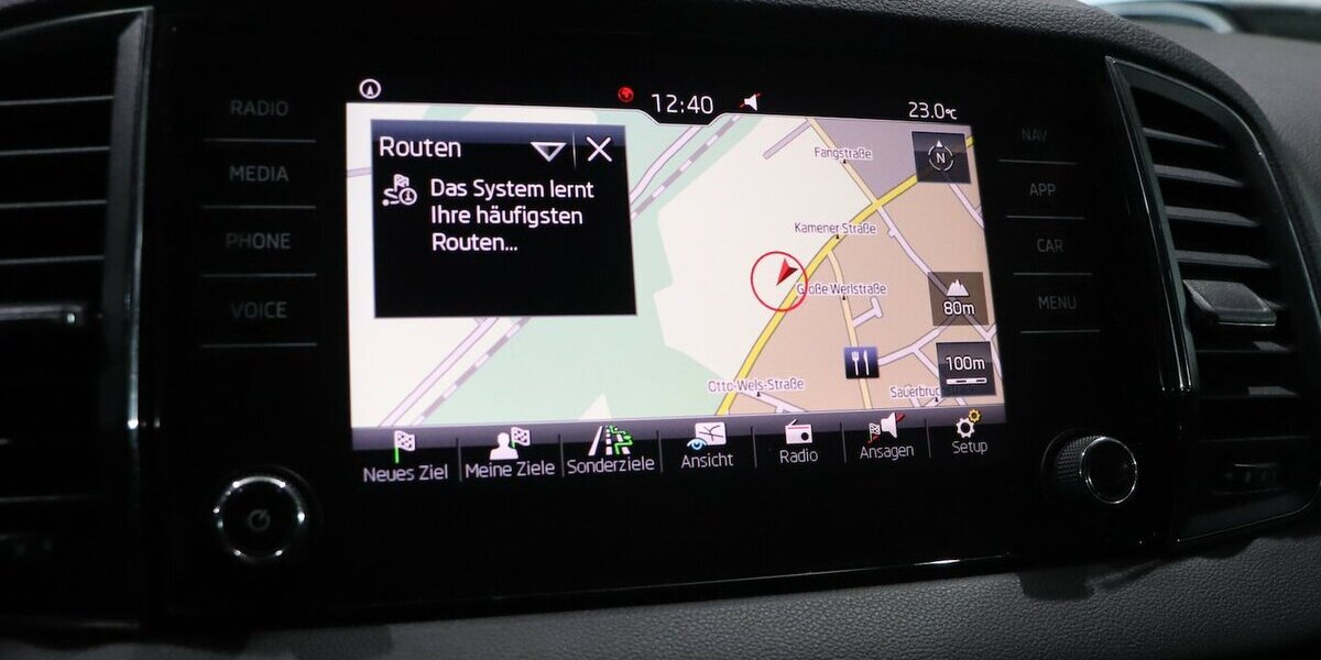 Skoda Karoq 1.5 TSI AMBITION / NAVI+APPLE+ANDROID+DAB 90.000 km 15.577 &euro; Hamm 59077