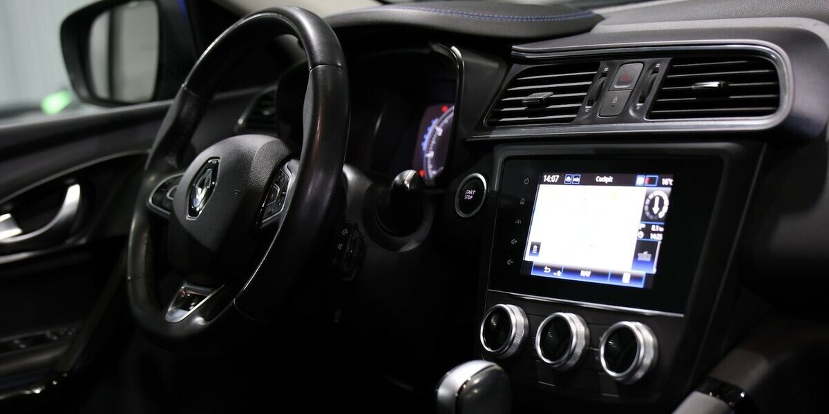 Renault Kadjar TCe 140 DELUXE / PANORAMA / LED-VISION 99.000 km 15.444 &euro; Hamm 59077