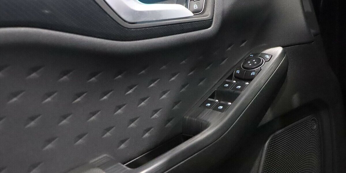 Ford Kuga 2.0 ECOBLUE STYLE ST-LINE SPORT BLACK / LED 125.000 km 17.888 &euro; Hamm 59077