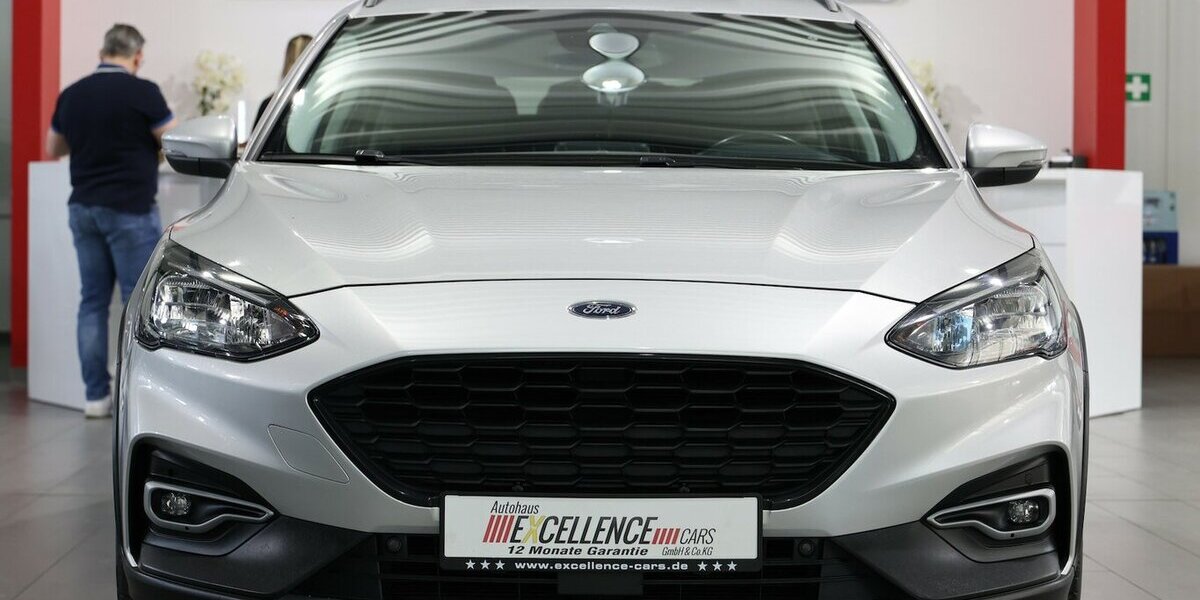 Ford Focus TUNIER 1.5 EB ACTIVE CROSS OVER / LED / 117.000 km 13.991 &euro; Hamm 59077