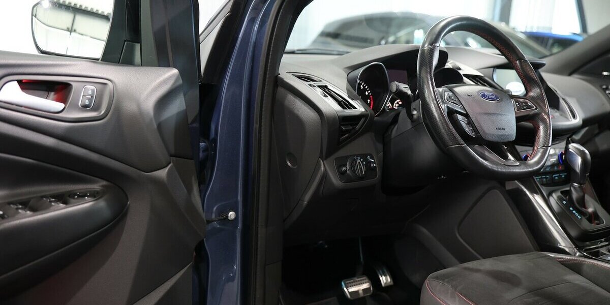 Ford Kuga 1.5 EB ST-LINE SPORT STYLING / XENON, LEDER 80.000 km 15.444 &euro; Hamm 59077