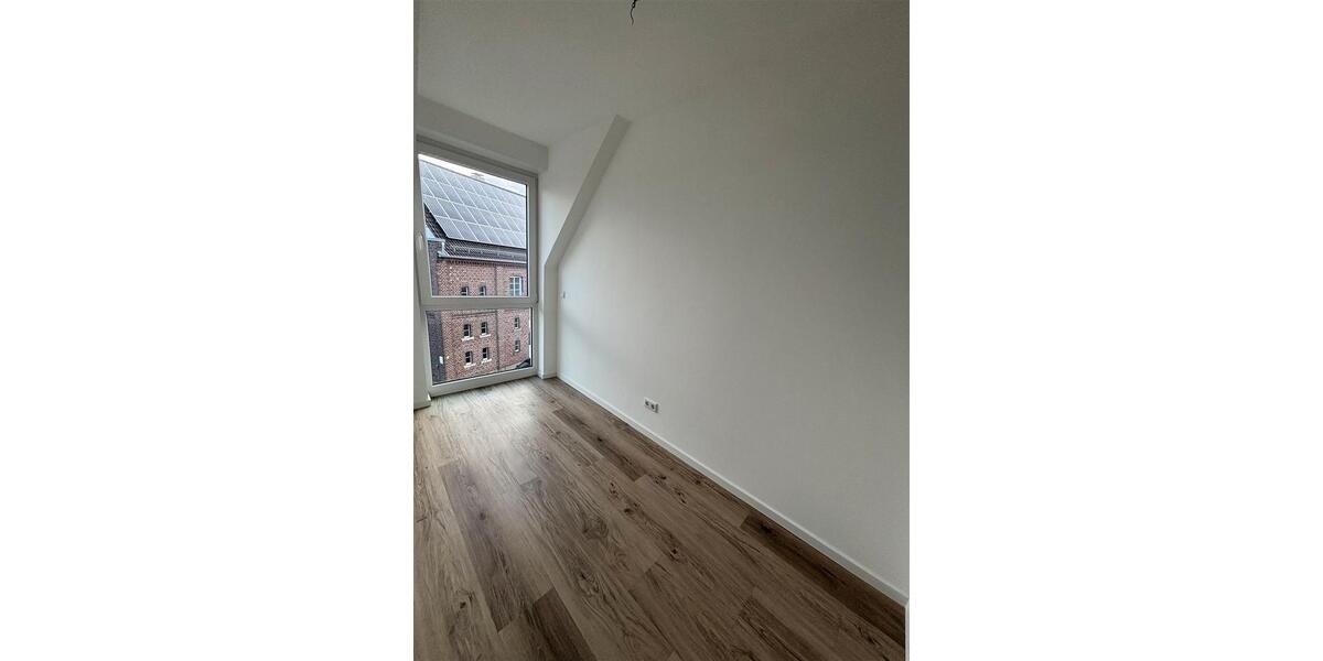 Schickes Penthouse - Wohnung mit Tiefgaragenstellplatz 3 zimmer