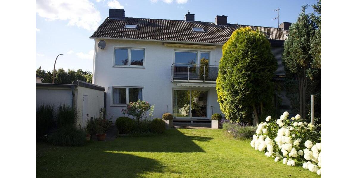 Renovierte 3-Zimmer-Wohnung mit Balkon zu vermieten. zimmer